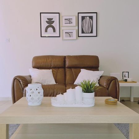 فوروكليني Stay Sunny Palms Apartment المظهر الخارجي الصورة
