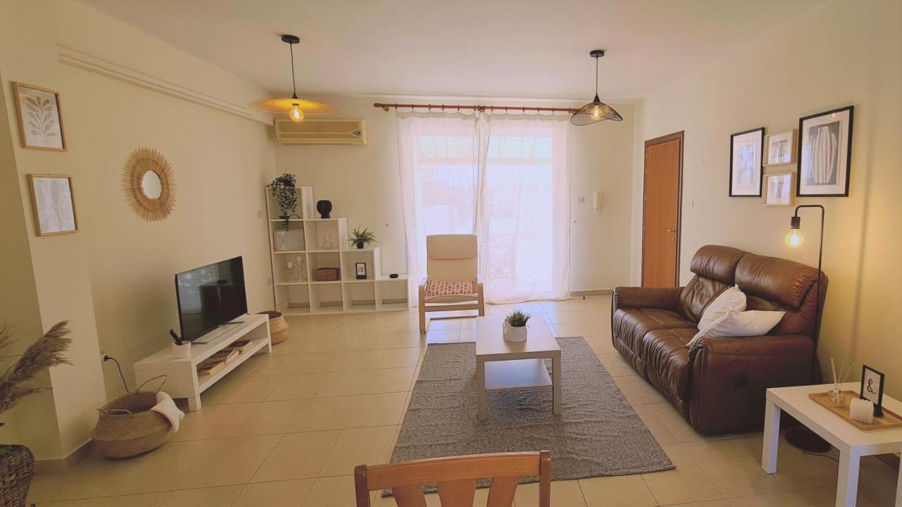 فوروكليني Stay Sunny Palms Apartment المظهر الخارجي الصورة