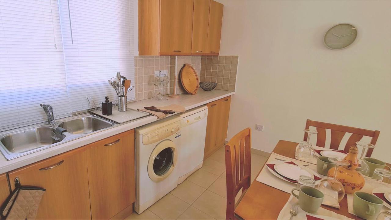 فوروكليني Stay Sunny Palms Apartment المظهر الخارجي الصورة