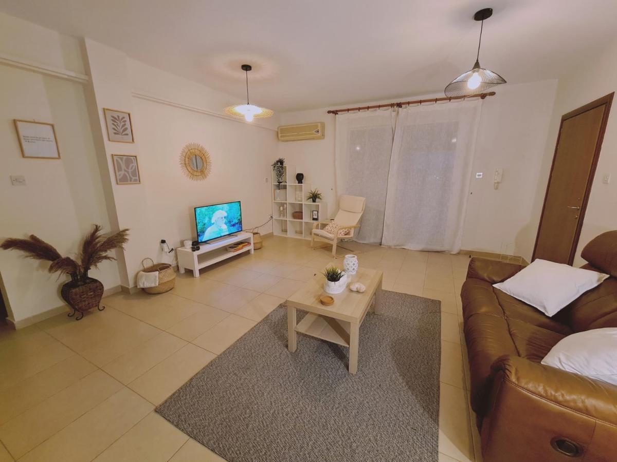 فوروكليني Stay Sunny Palms Apartment المظهر الخارجي الصورة
